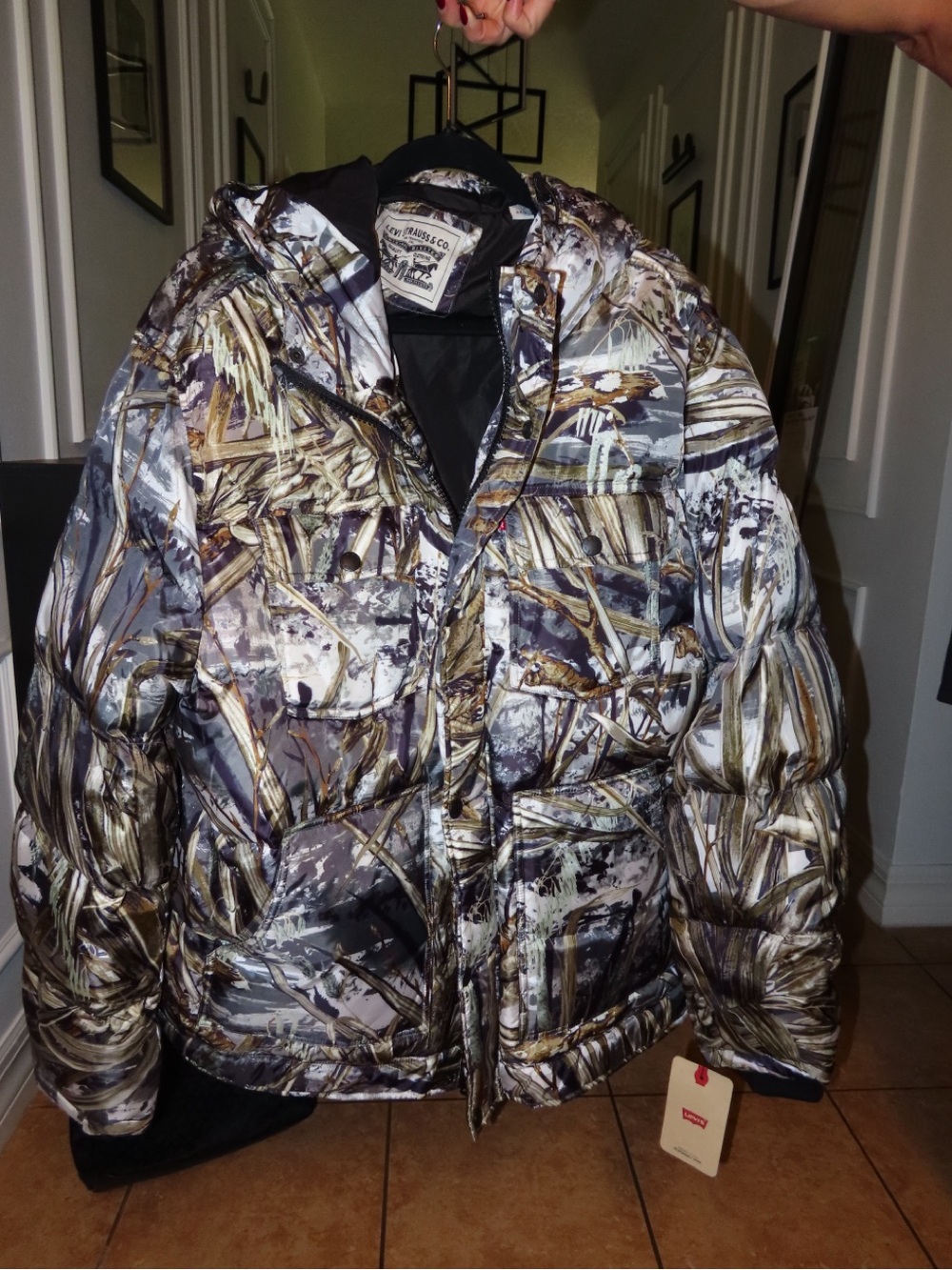 Levi's Men's Camouflage-Style Puffer Jacket in Gray and Brown